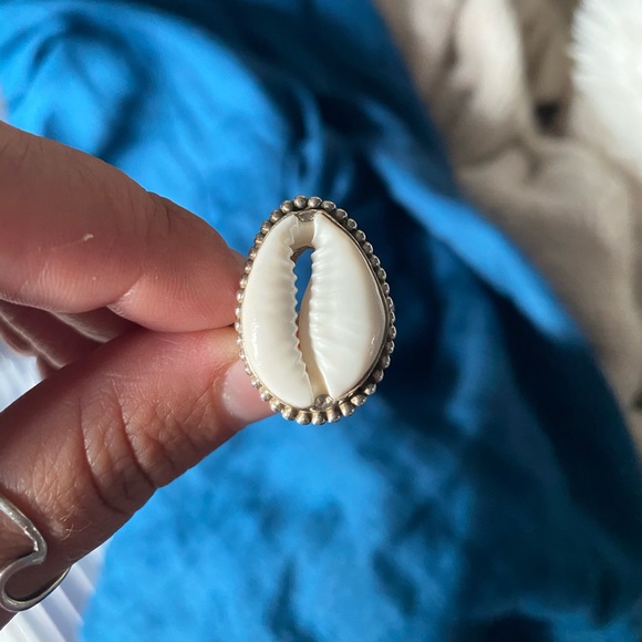Cowrie ring ! - Picture 2 of 4